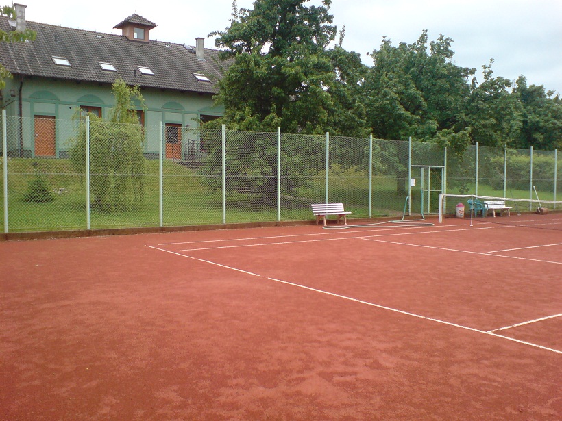 Tenisový kurt penzionu